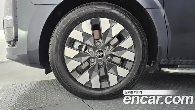 Hyundai Staria 2023 thumb 5