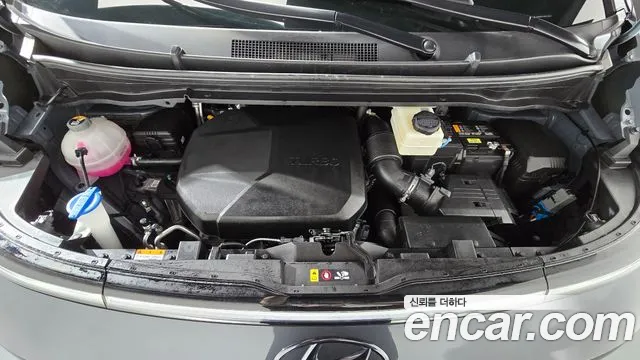 Hyundai Staria 2023 thumb 6
