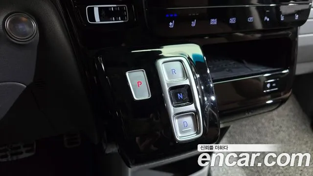 Hyundai Staria 2023 thumb 9