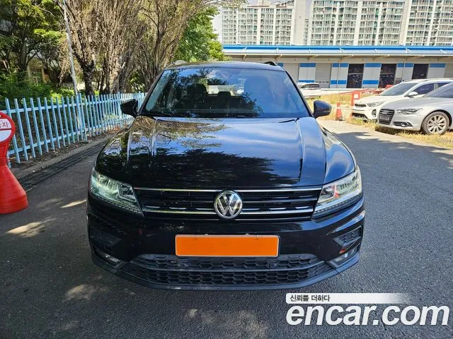 Volkswagen Tiguan 2018 thumb 2