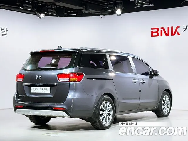 Kia Carnival 2015 thumb 2