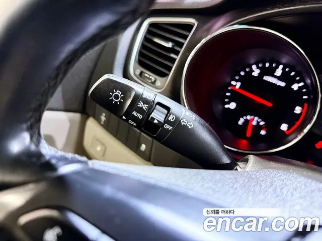 Kia Carnival 2015 thumb 7