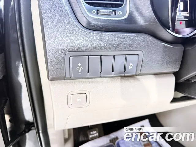 Kia Carnival 2015 thumb 9