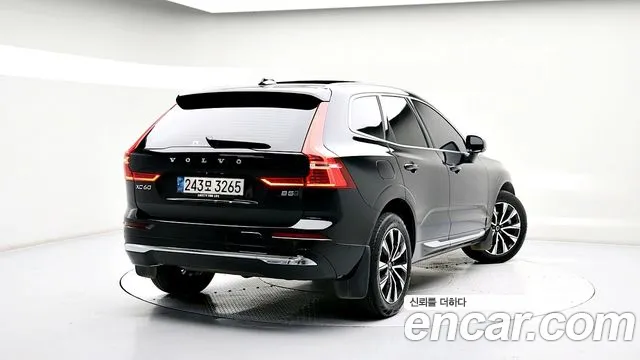 Volvo XC60 2023 thumb 2