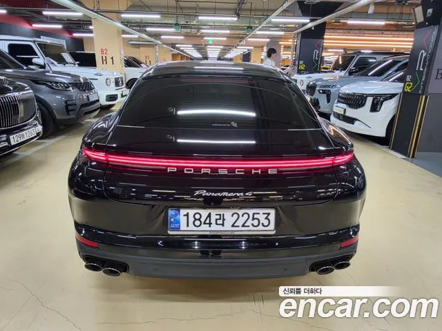 Porsche Panamera 2025 thumb 4