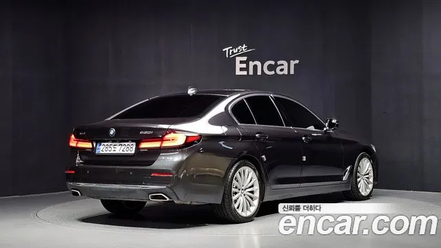BMW 5-Series 2023 thumb 2