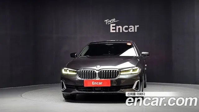 BMW 5-Series 2023 thumb 3