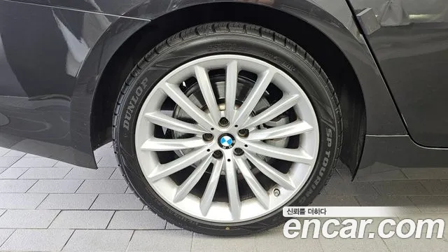 BMW 5-Series 2023 thumb 5