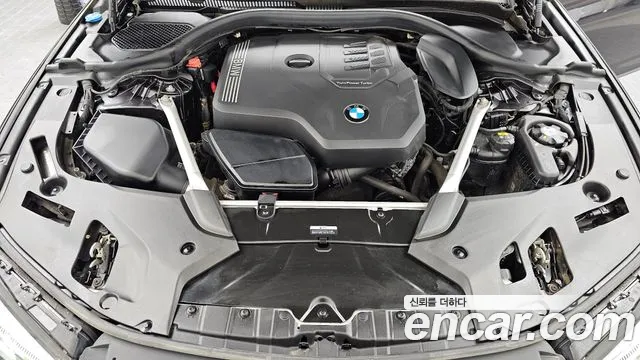 BMW 5-Series 2023 thumb 6