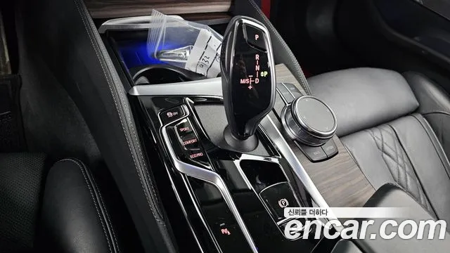 BMW 5-Series 2023 thumb 9