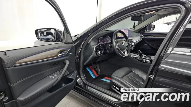 BMW 5-Series 2023 thumb 10