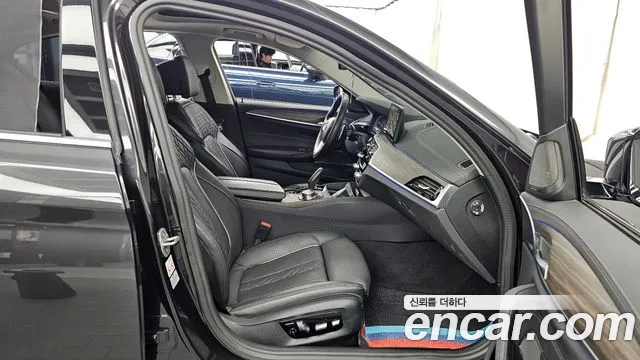 BMW 5-Series 2023 thumb 11