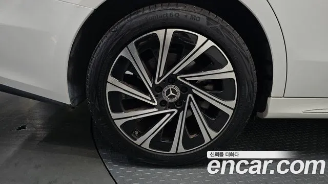 Mercedes-Benz E-Класс 2025 thumb 5