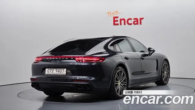 Porsche Panamera 2018 thumb 2