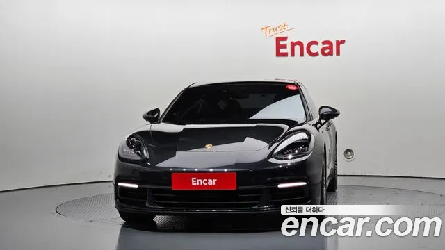 Porsche Panamera 2018 thumb 3