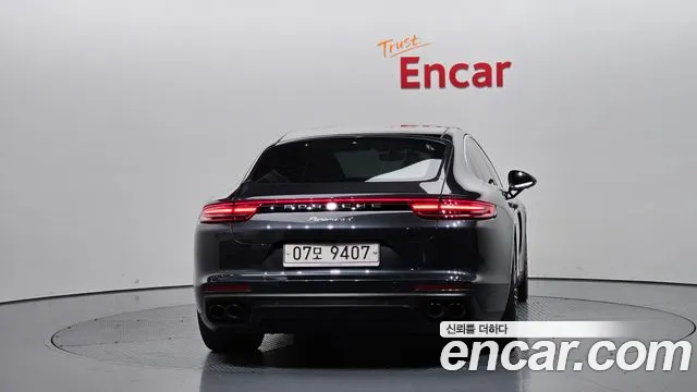 Porsche Panamera 2018 thumb 4