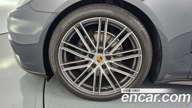 Porsche Panamera 2018 thumb 5