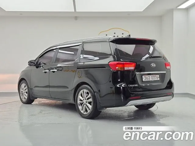 Kia Carnival 2016 thumb 3