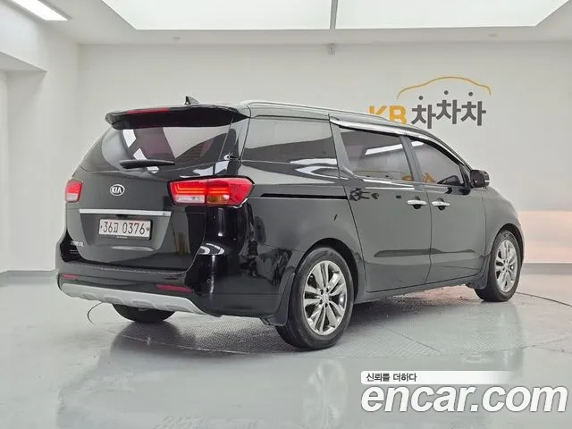 Kia Carnival 2016 thumb 4