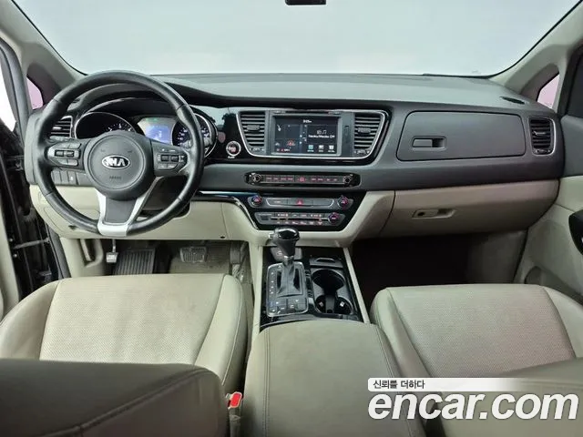Kia Carnival 2016 thumb 5