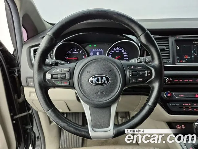 Kia Carnival 2016 thumb 7