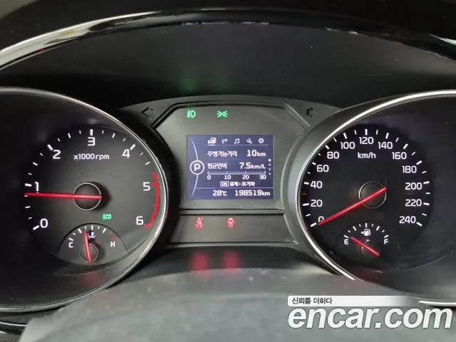Kia Carnival 2016 thumb 8
