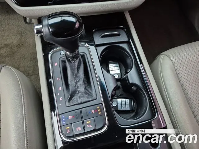 Kia Carnival 2016 thumb 9