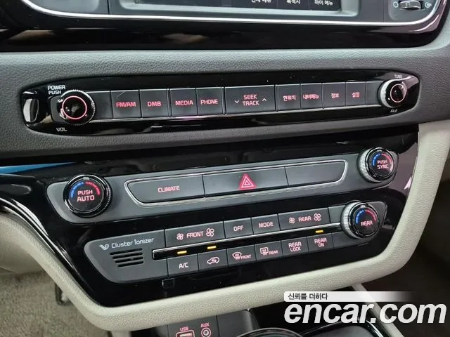 Kia Carnival 2016 thumb 10