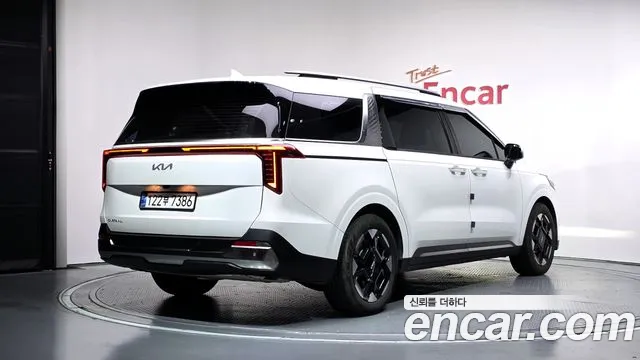 Kia Carnival 2024 thumb 2