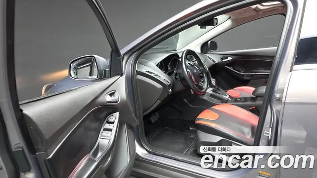 Ford Focus 2014 thumb 10
