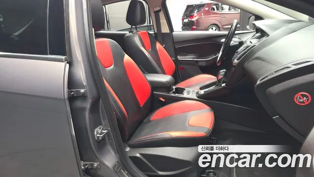 Ford Focus 2014 thumb 11