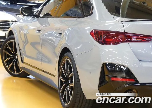 BMW 4-Series 2025 thumb 5