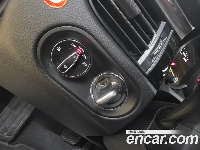 Porsche Macan 2020 thumb 9