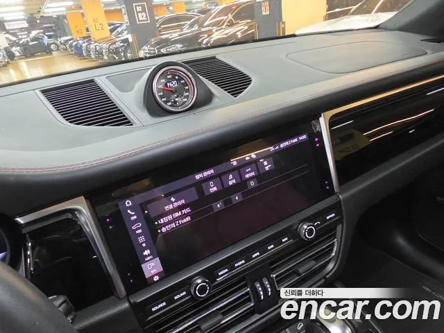 Porsche Macan 2020 thumb 10