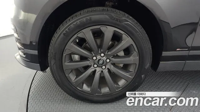 Land Rover Range Rover Velar 2017 thumb 5