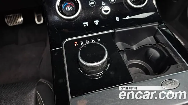 Land Rover Range Rover Velar 2017 thumb 9