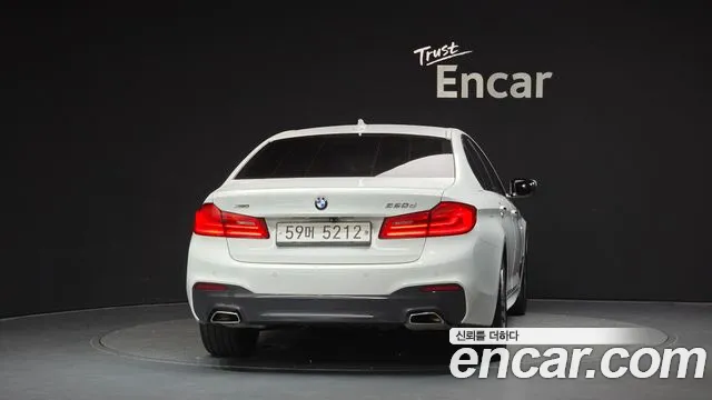 BMW 5-Series 2017 thumb 4