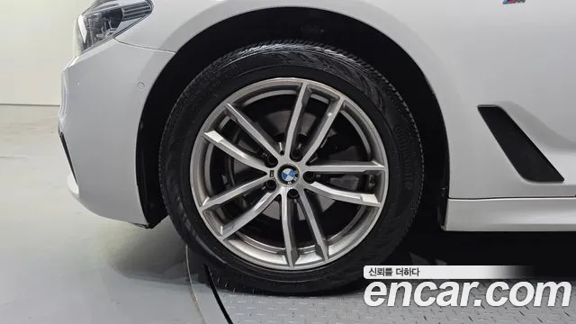 BMW 5-Series 2017 thumb 5