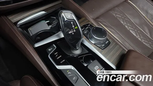BMW 5-Series 2017 thumb 9