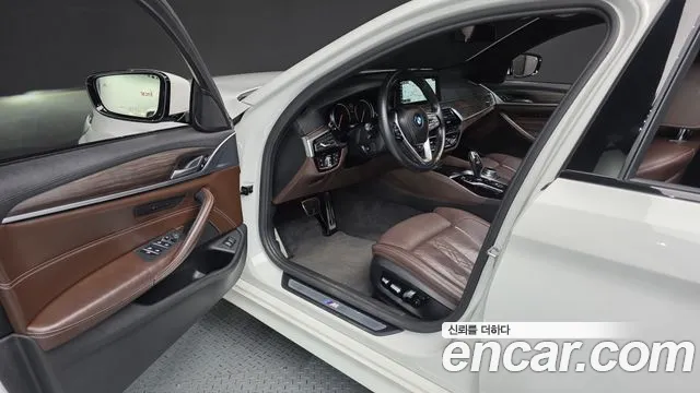 BMW 5-Series 2017 thumb 10