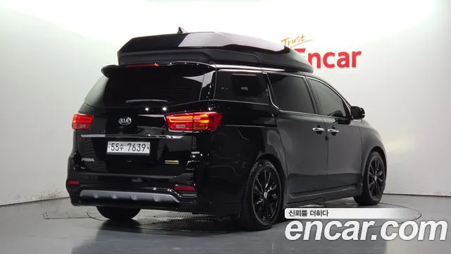 Kia Carnival 2019 thumb 2