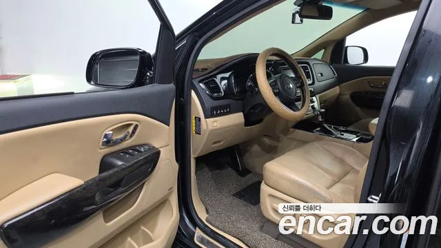 Kia Carnival 2019 thumb 10