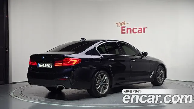 BMW 5-Series 2018 thumb 2