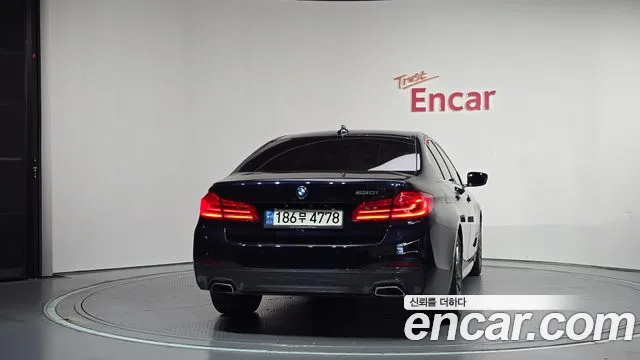 BMW 5-Series 2018 thumb 4