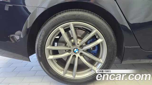 BMW 5-Series 2018 thumb 5