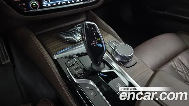 BMW 5-Series 2018 thumb 9