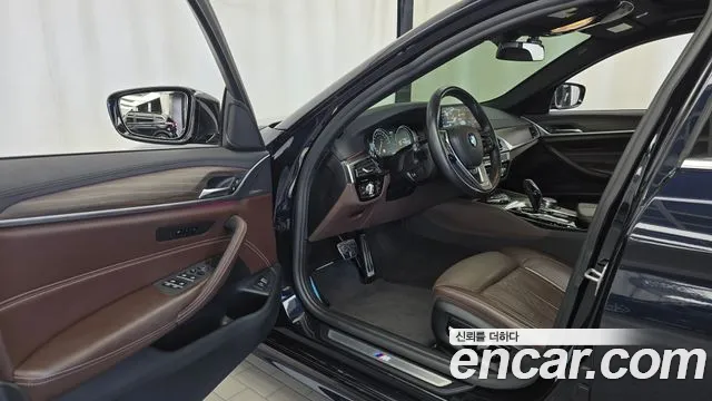 BMW 5-Series 2018 thumb 10