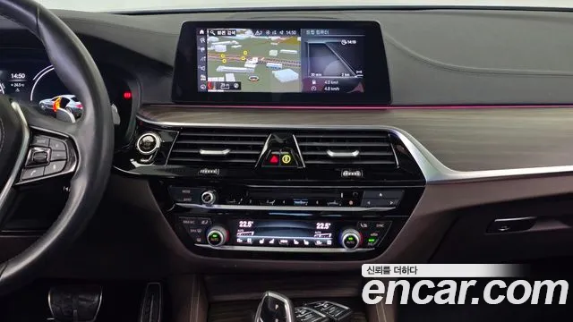BMW 5-Series 2018 thumb 12
