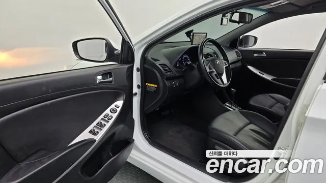 Hyundai Accent 2013 thumb 10