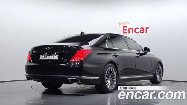 Genesis G90 2017 thumb 2
